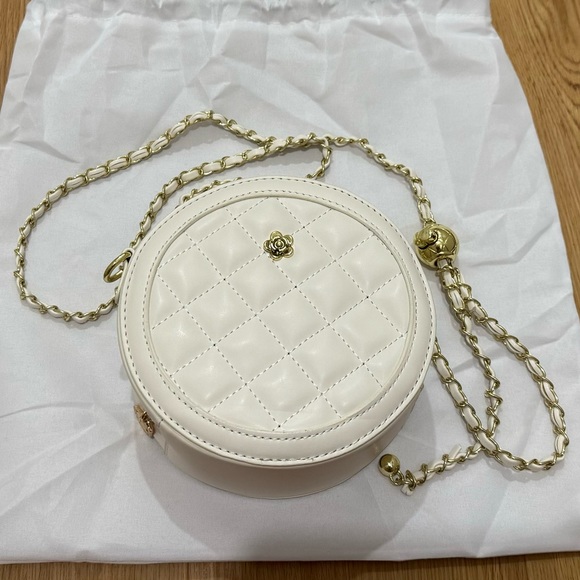 Quilted round bag - Picture 1 of 3